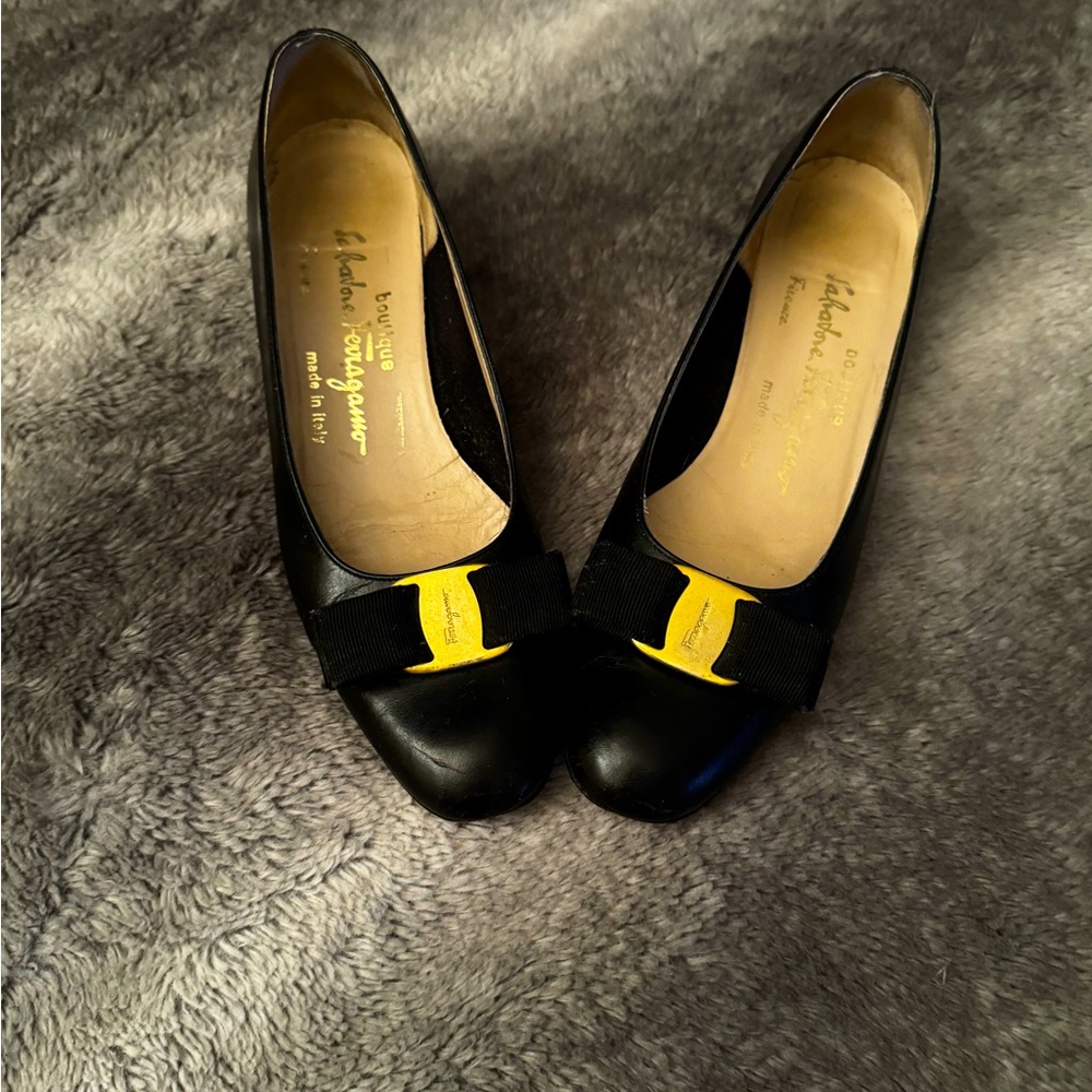 Salvatore Ferragamo vara pump shoes!